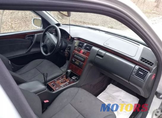 2001' Mercedes-Benz E-Class photo #6