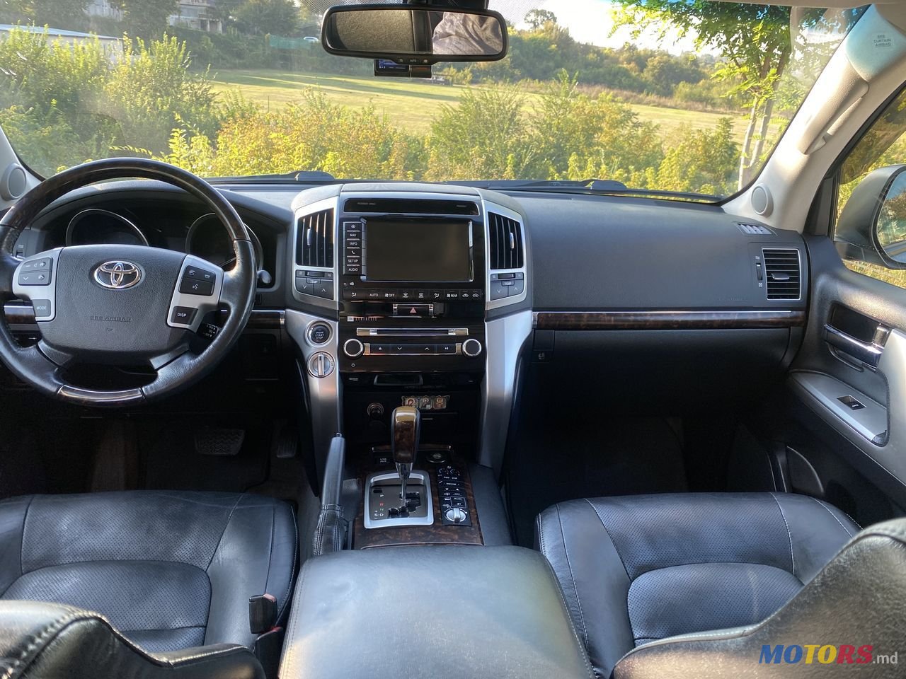 2012' Toyota Land Cruiser photo #2