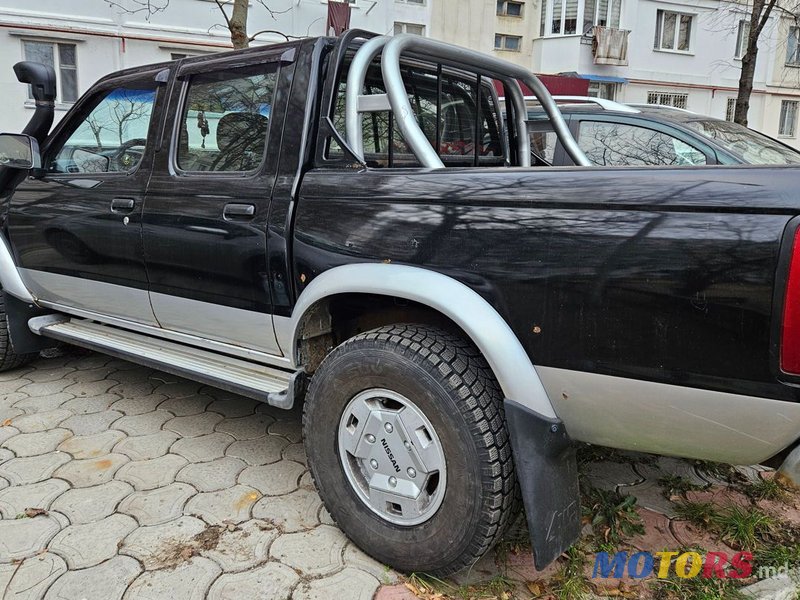 2001' Nissan Navara photo #5