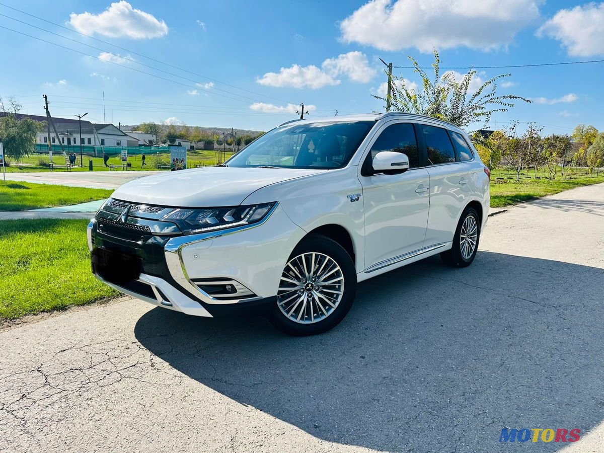 2018' Mitsubishi Outlander photo #1