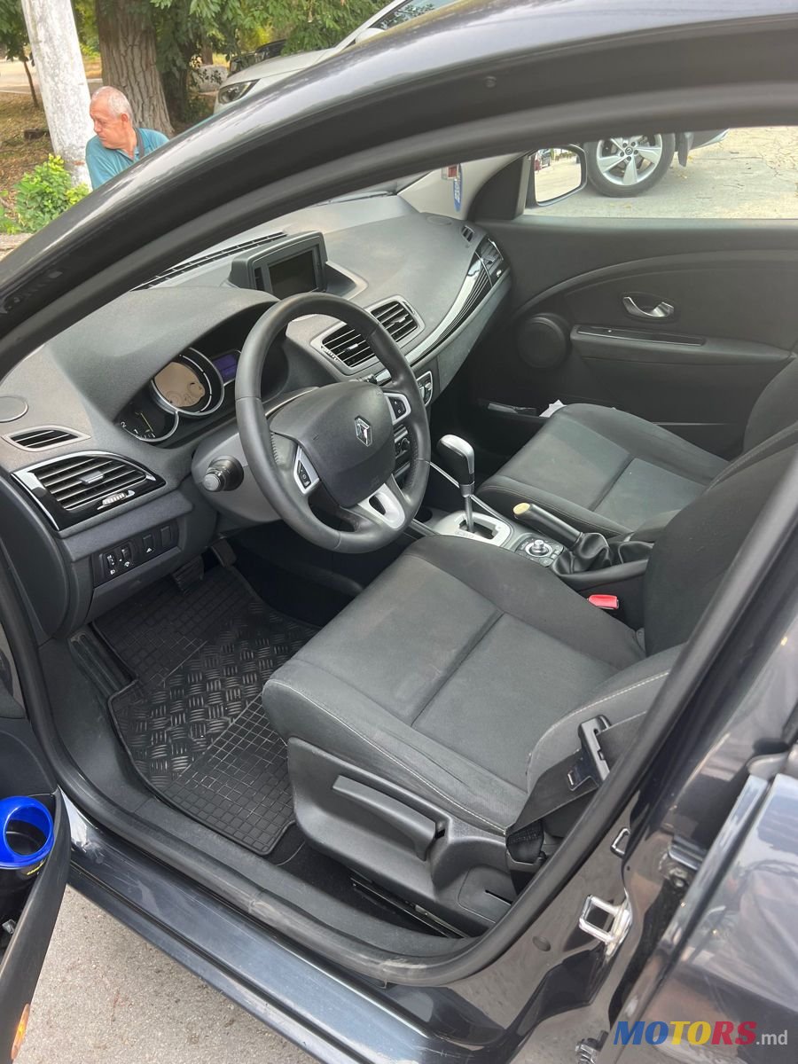 2011' Renault Megane photo #4