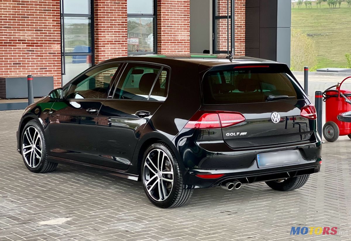 2017' Volkswagen Golf photo #5
