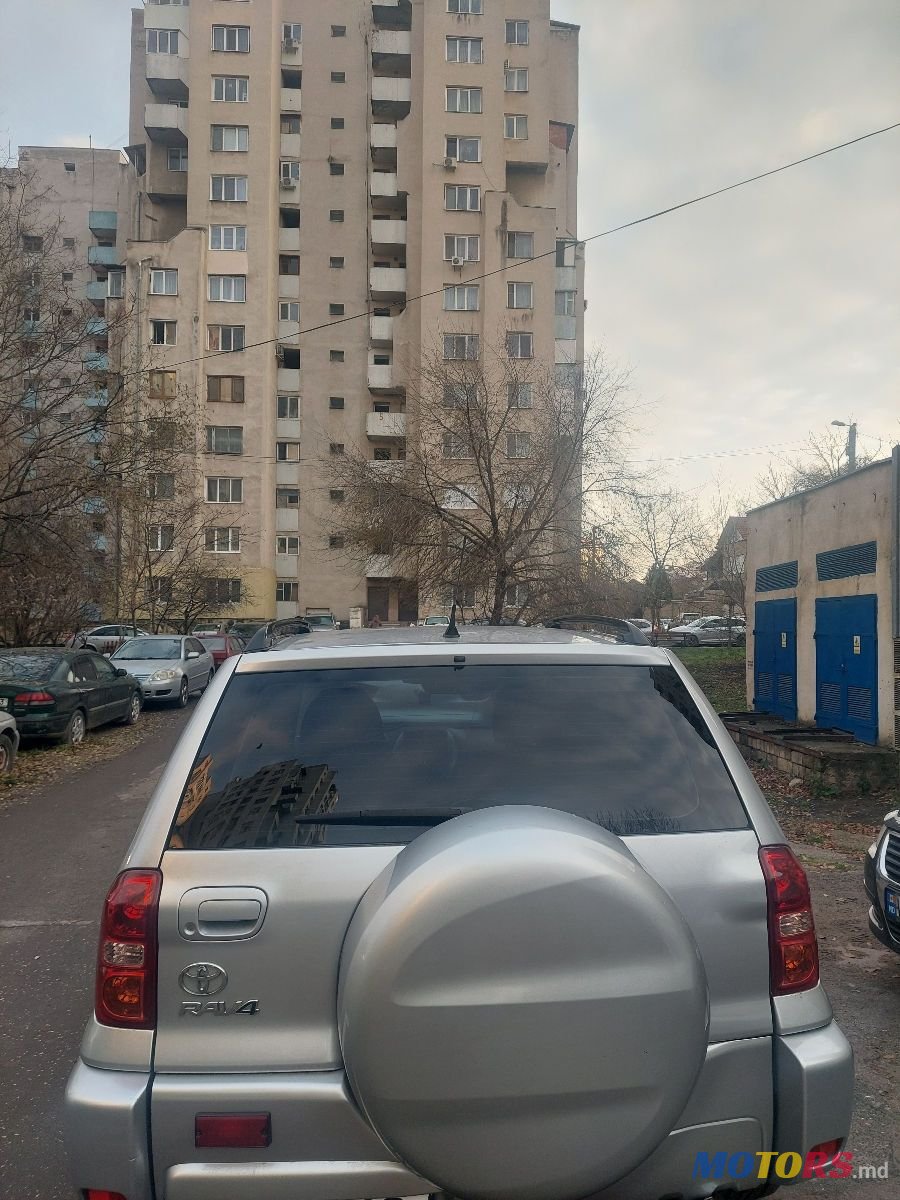 2004' Toyota RAV4 photo #1