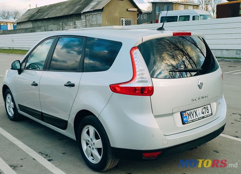 2013' Renault Grand Scenic photo #3