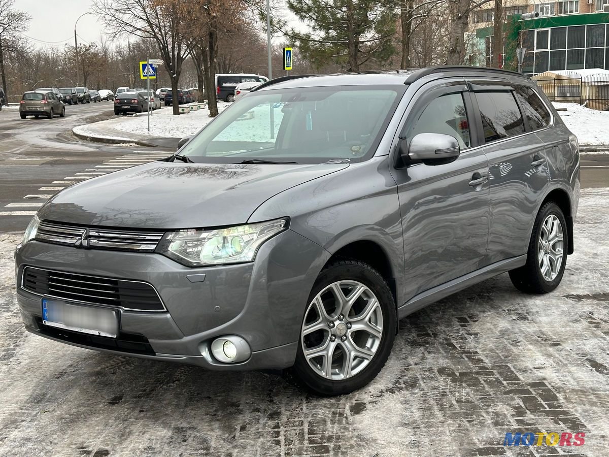 2013' Mitsubishi Outlander photo #3