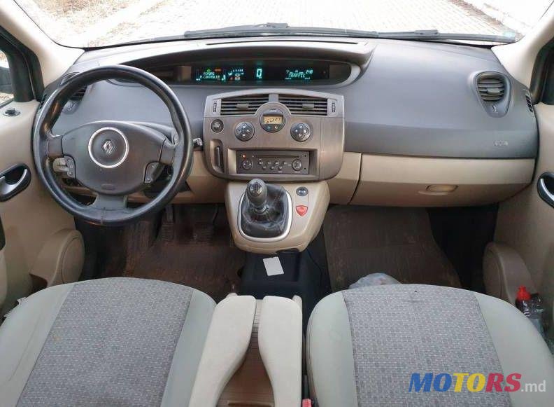 2008' Renault Grand Scenic photo #2