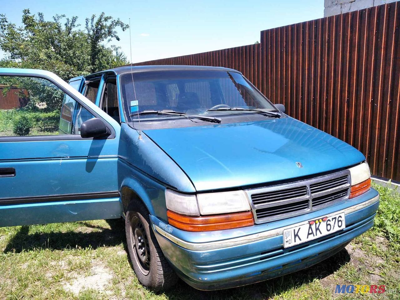 1992' Dodge Caravan photo #1