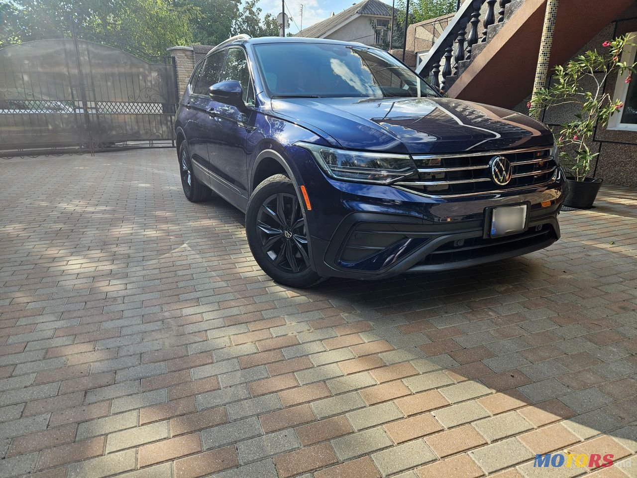 2022' Volkswagen Tiguan photo #1
