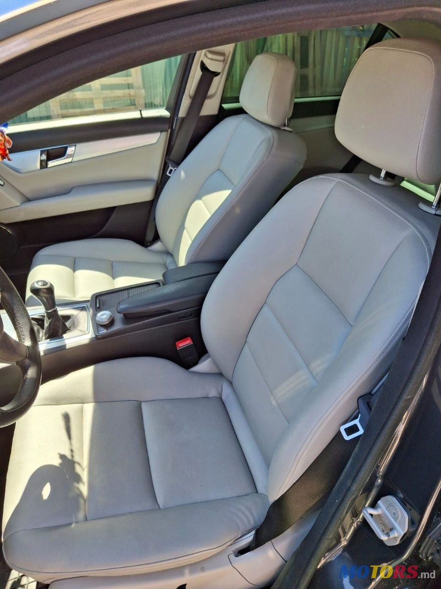 2010' Mercedes-Benz C-Class photo #6