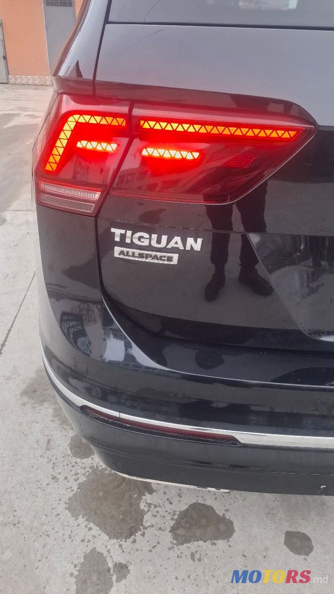 2018' Volkswagen Tiguan photo #4