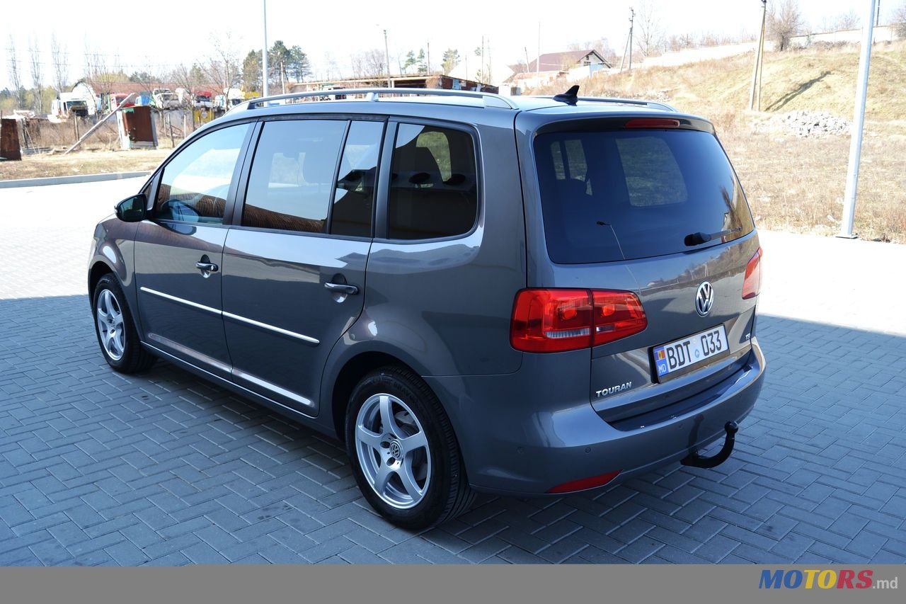 2012' Volkswagen Touran photo #3