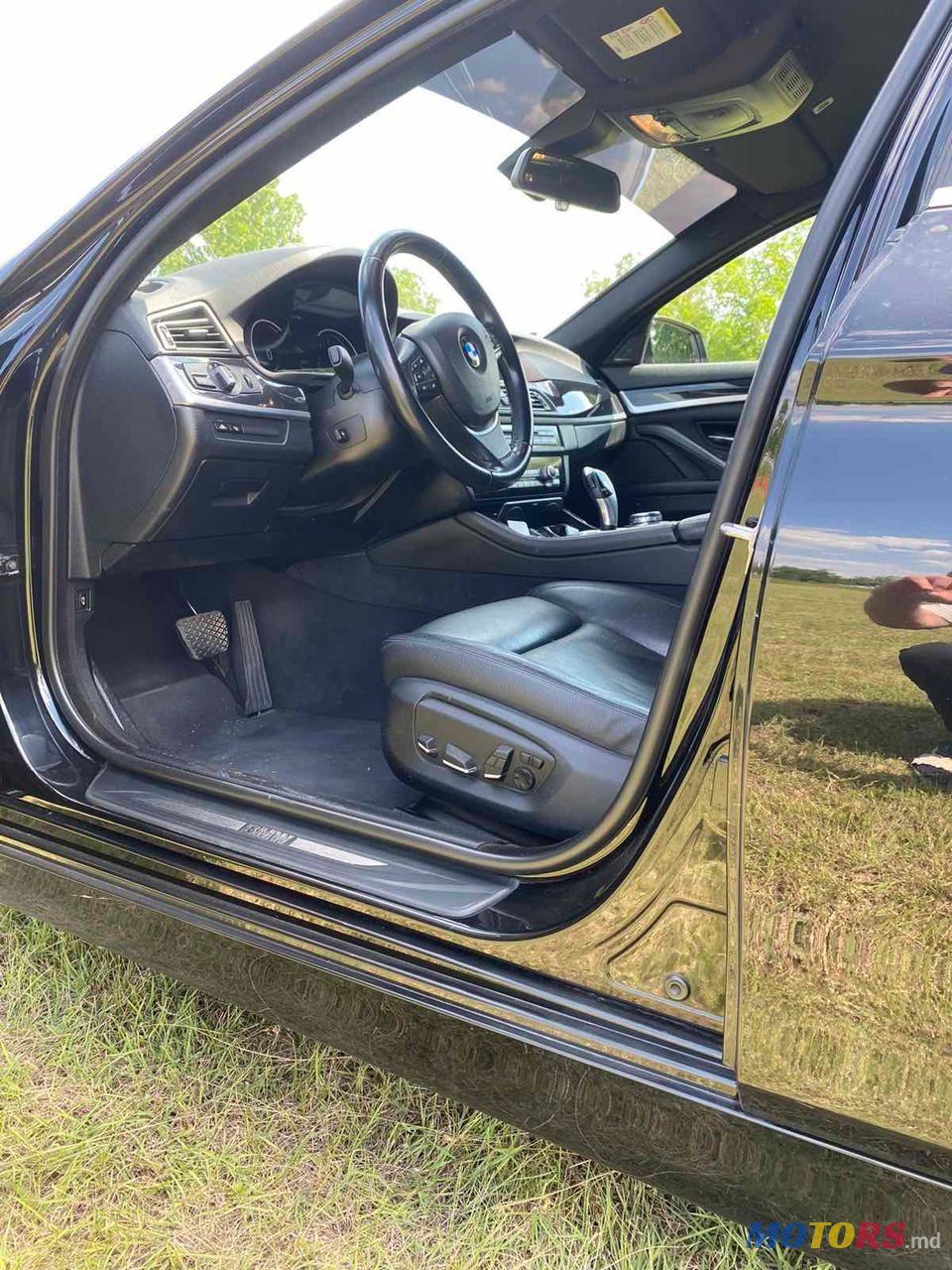 2015' BMW 5 Series photo #4