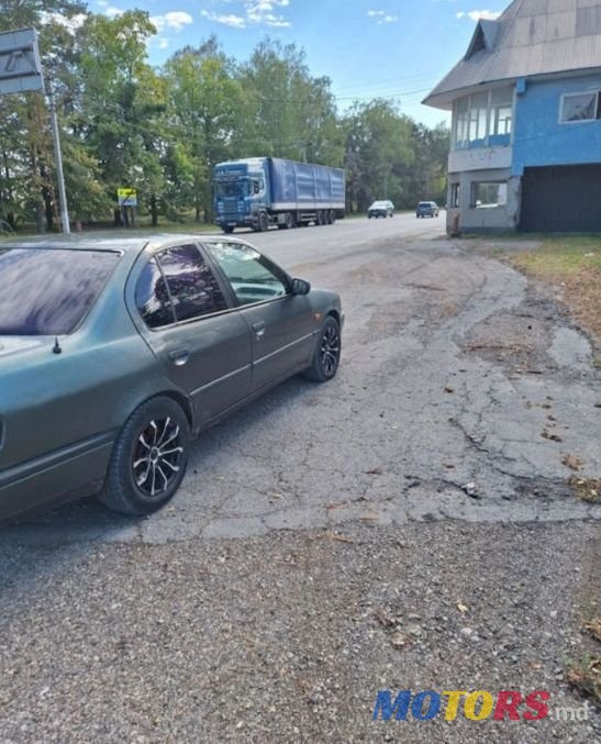 1995' Nissan Primera photo #2