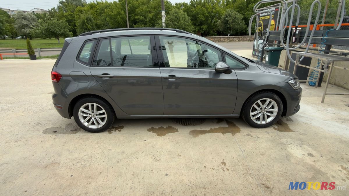 2018' Volkswagen Golf Sportsvan photo #5