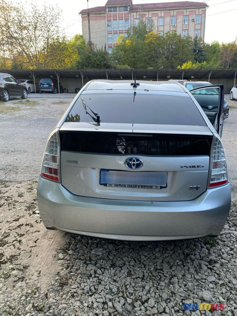 2011' Toyota Prius photo #2