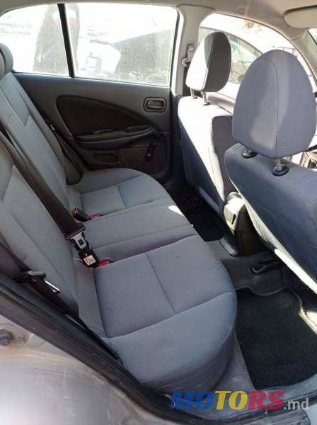 2005' Nissan Almera photo #3