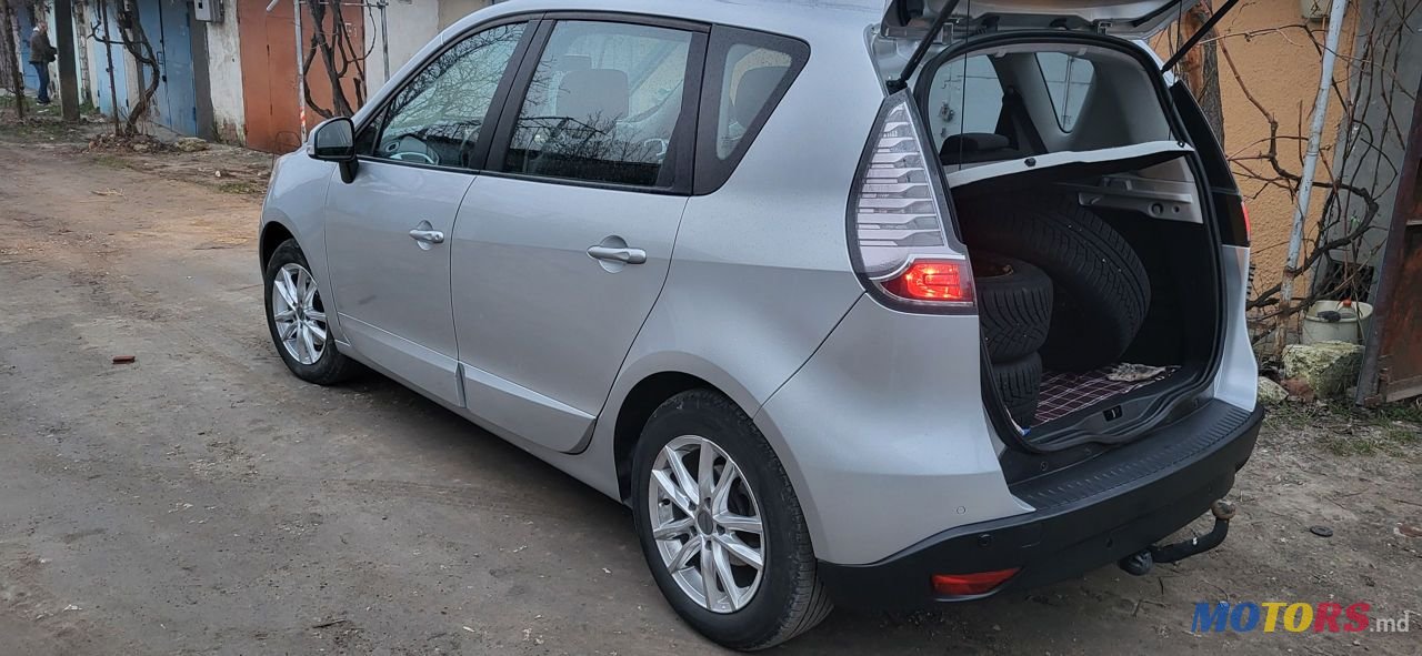 2013' Renault Scenic photo #2