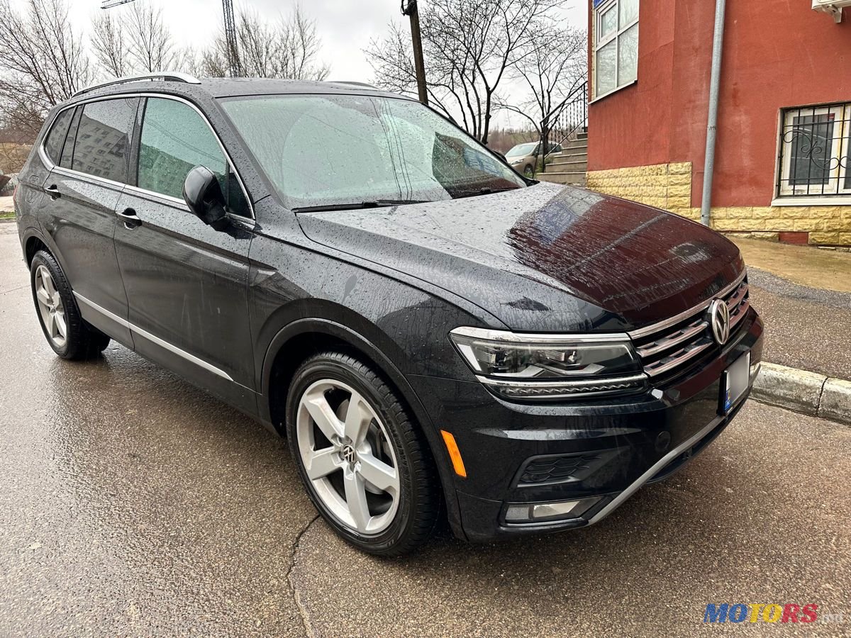 2019' Volkswagen Tiguan photo #2