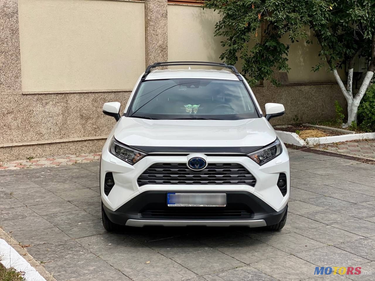 2019' Toyota RAV4 photo #2