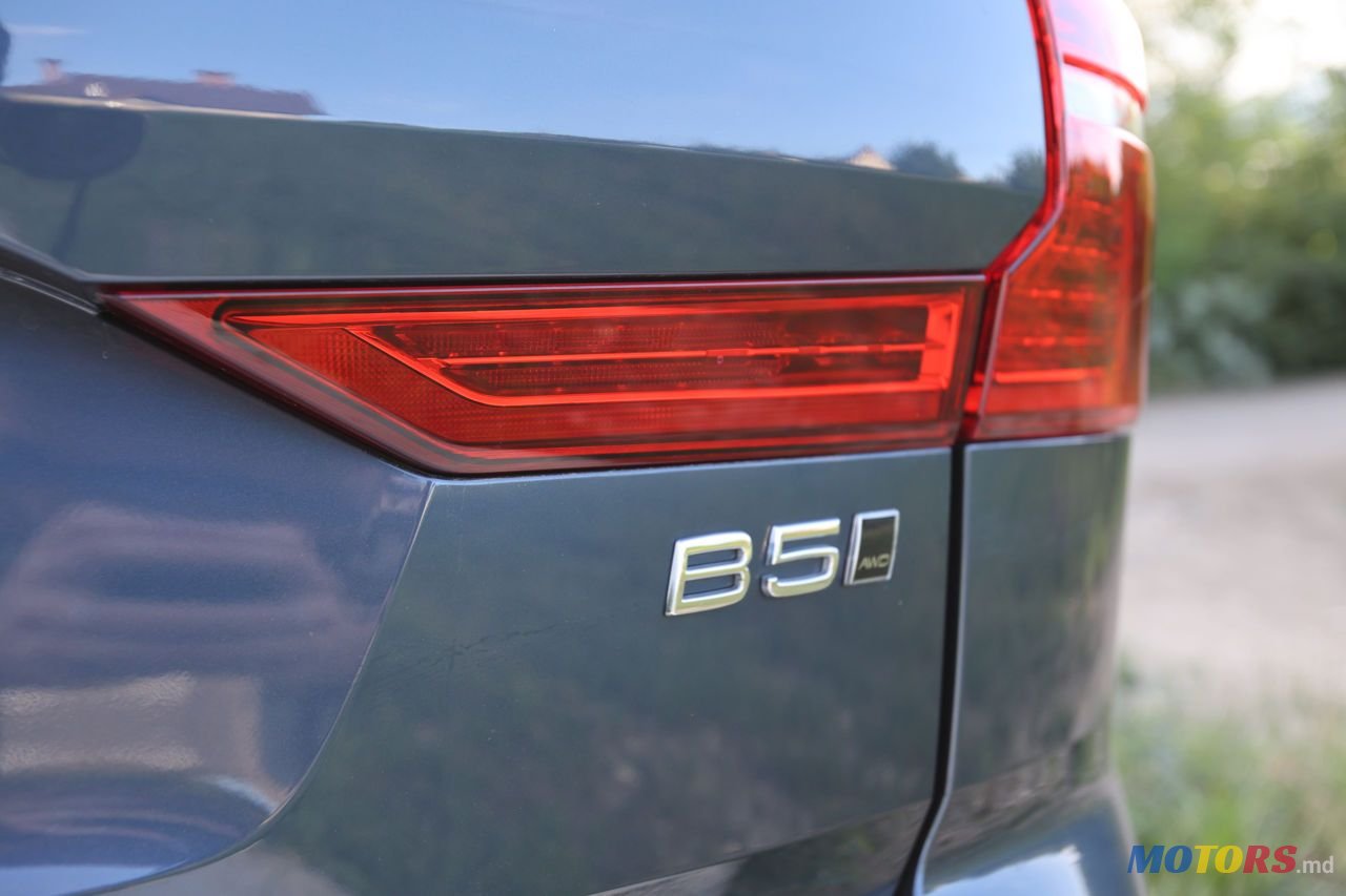 2022' Volvo XC60 photo #4