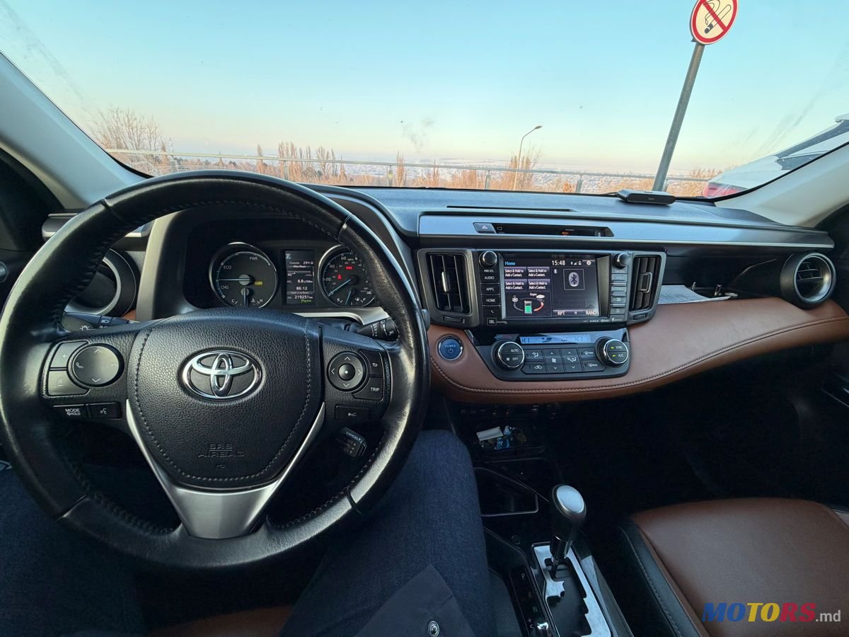 2016' Toyota RAV4 photo #2