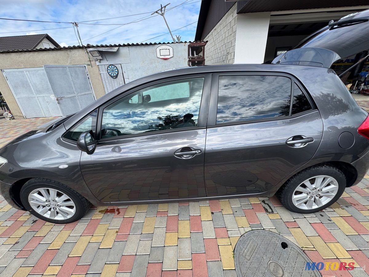 2009' Toyota Auris photo #3
