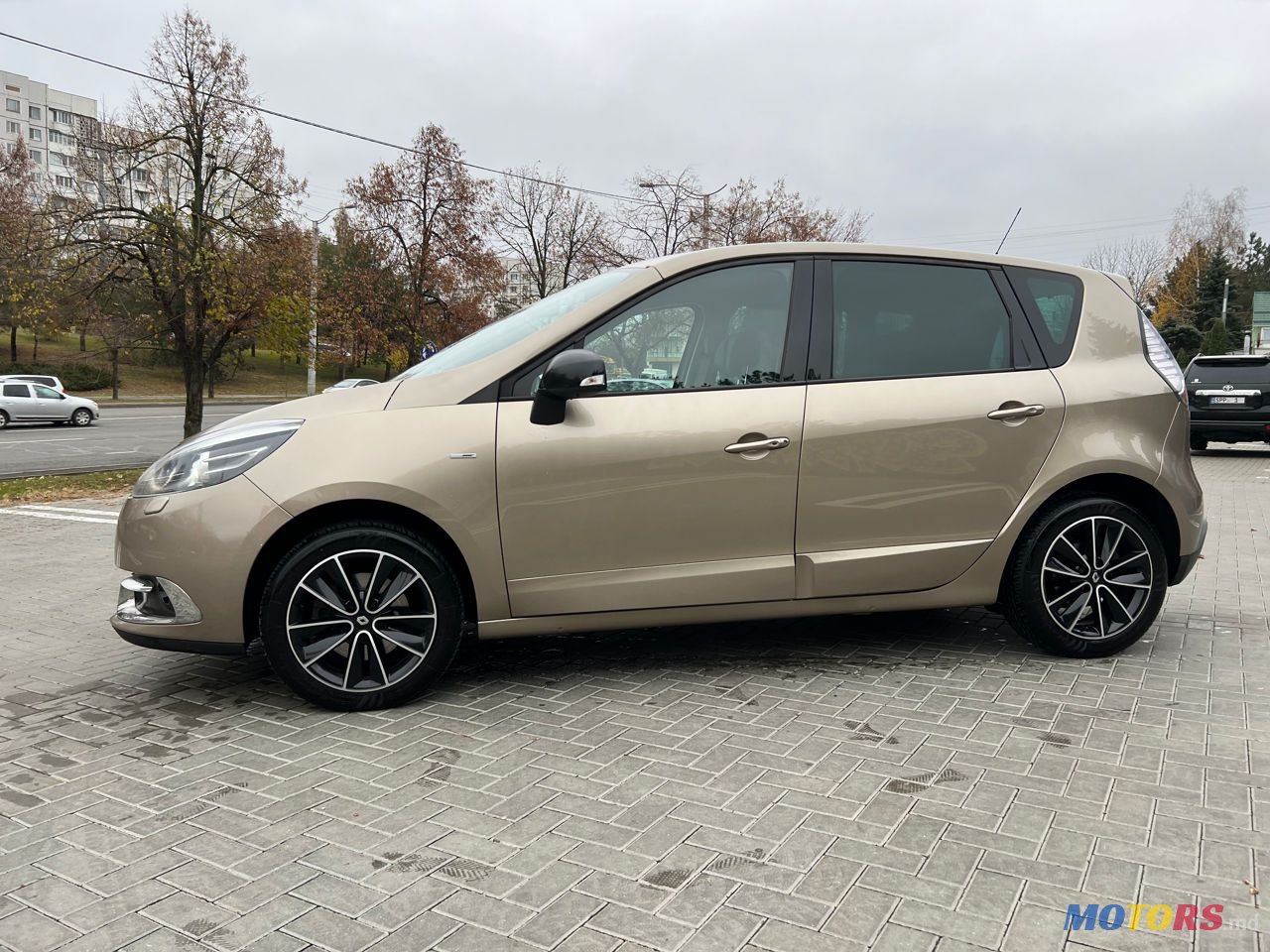 2013' Renault Scenic photo #2