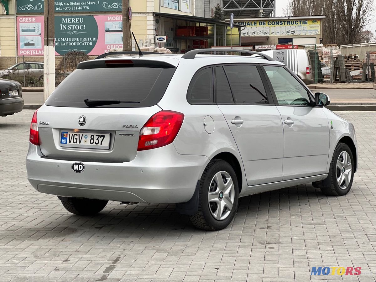 2013' Skoda Fabia photo #3