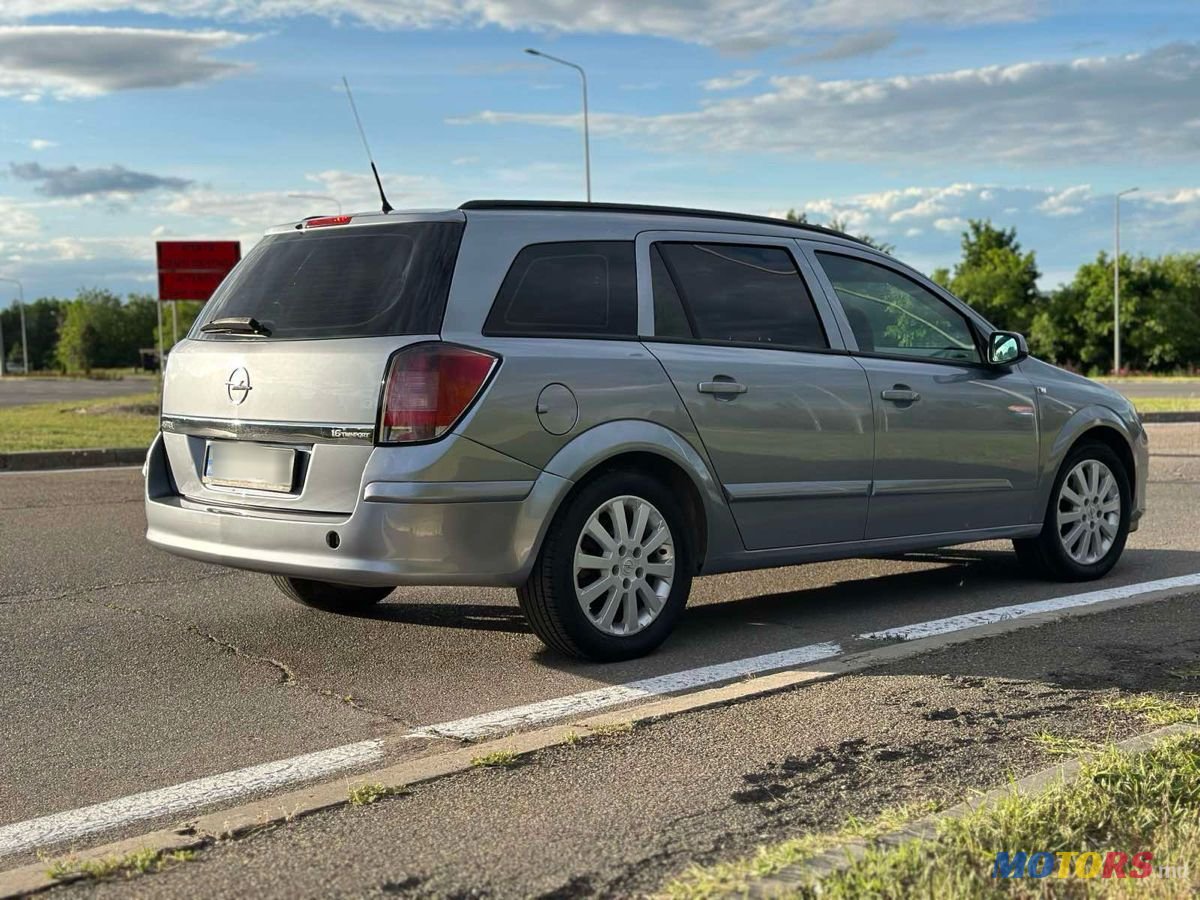 2005' Opel Astra photo #2