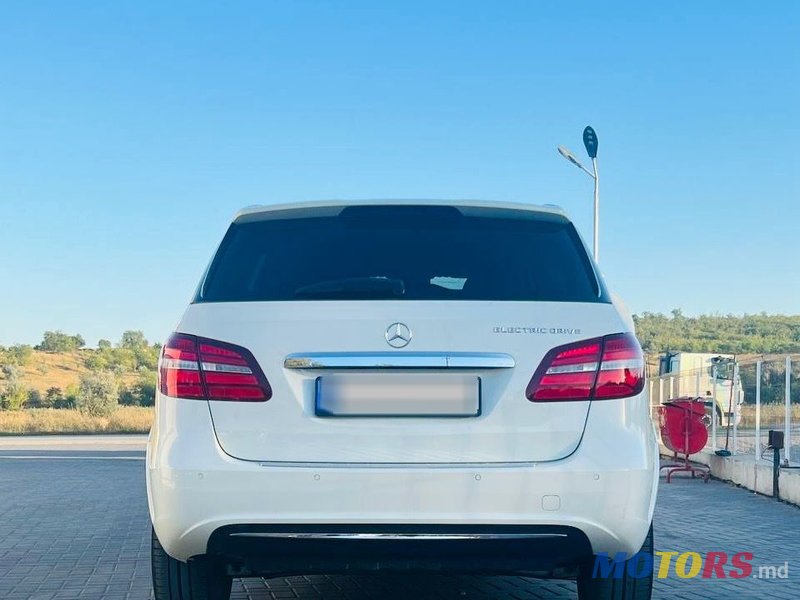 2015' Mercedes-Benz B-Class photo #3