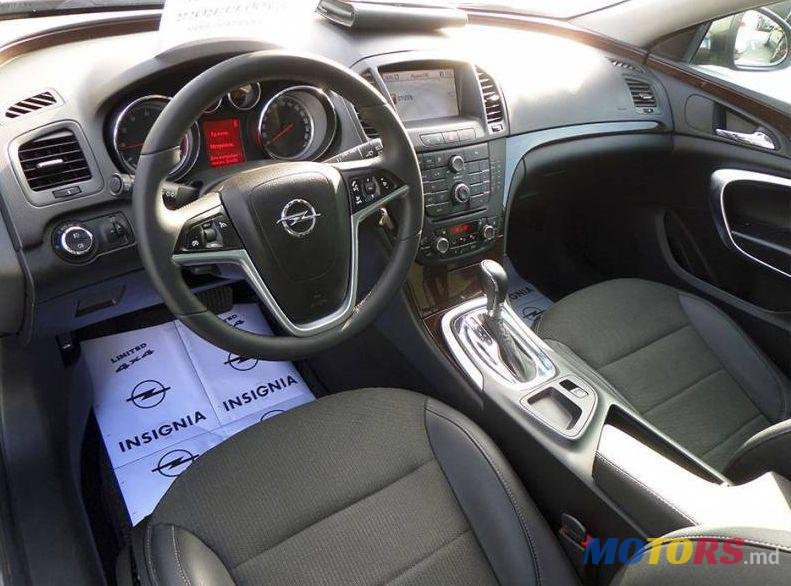2010' Opel Astra photo #2