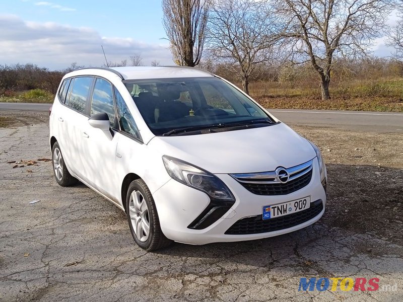2013' Opel Zafira photo #1