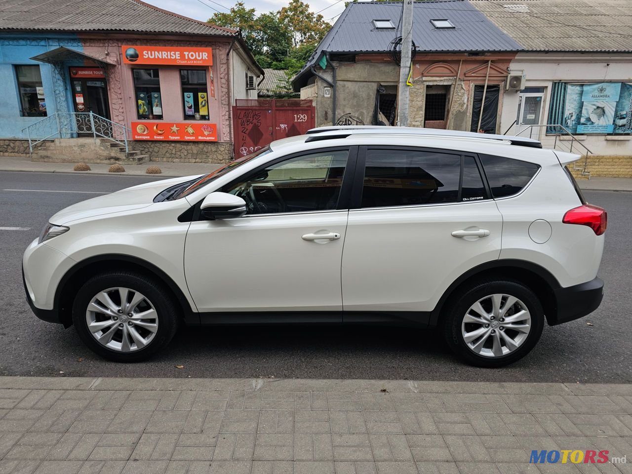 2013' Toyota RAV4 photo #2