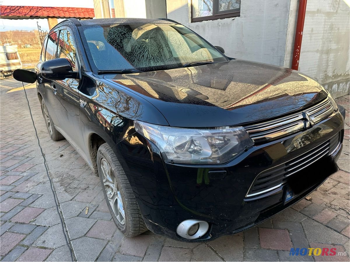 2014' Mitsubishi Outlander photo #3