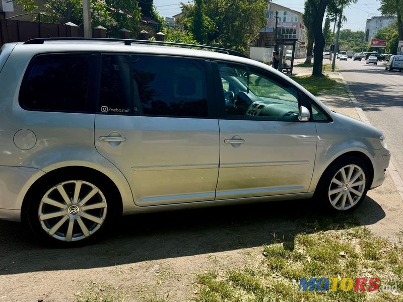 2009' Volkswagen Touran photo #5