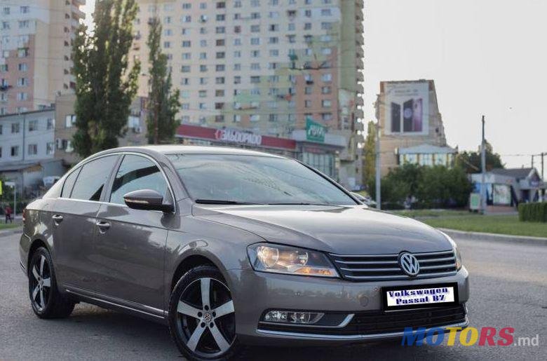 2011' Volkswagen Passat photo #1