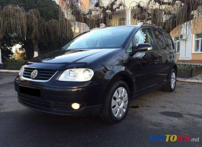2005' Volkswagen Touran photo #1