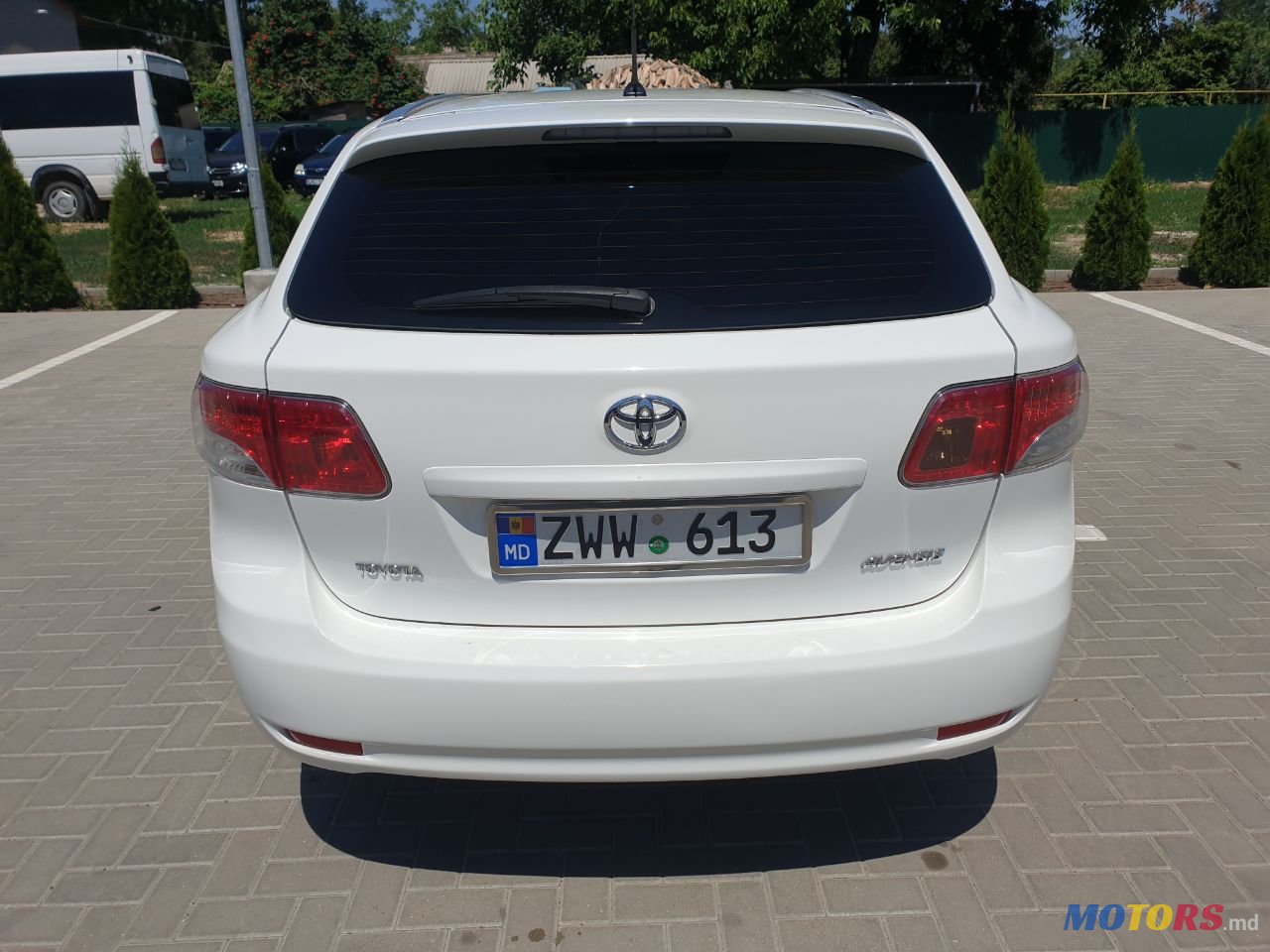 2011' Toyota Avensis photo #3