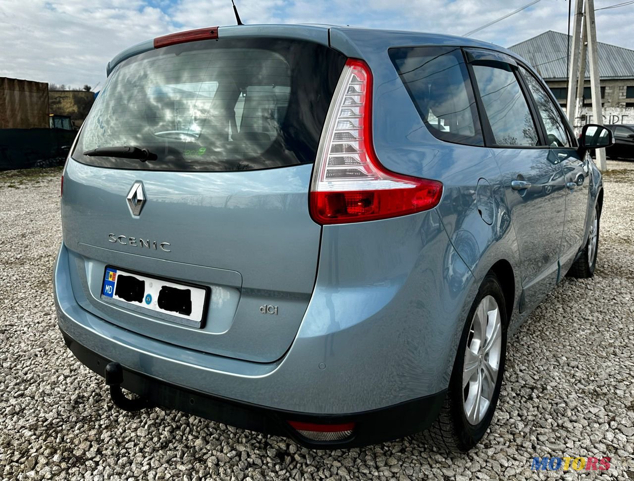 2010' Renault Grand Scenic photo #3