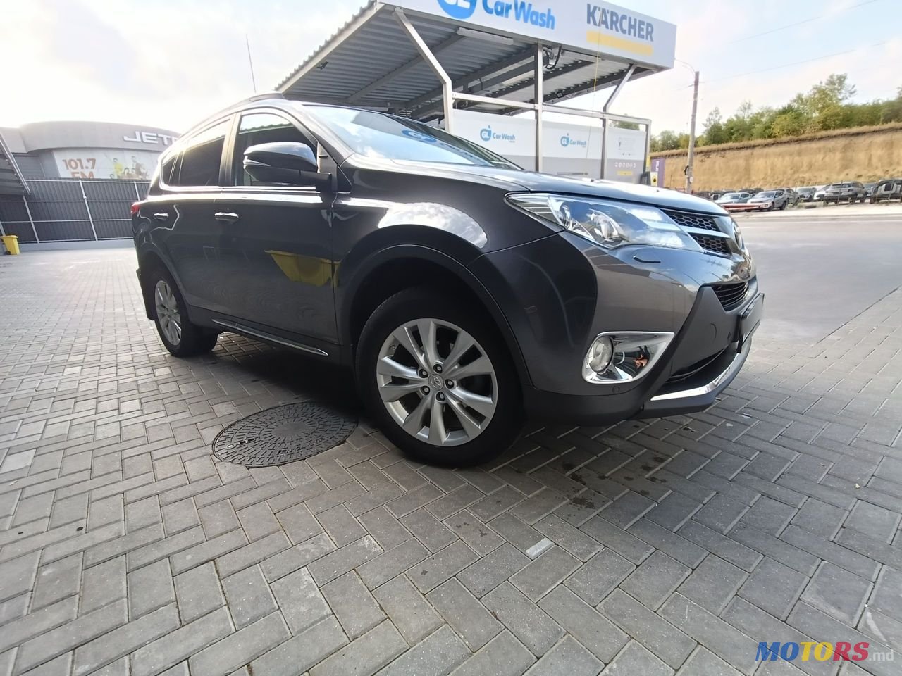 2014' Toyota RAV4 photo #2