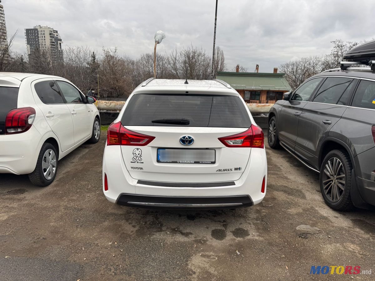 2013' Toyota Auris photo #2