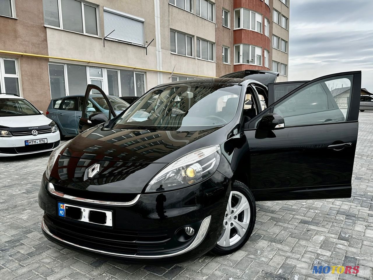 2012' Renault Grand Scenic photo #2