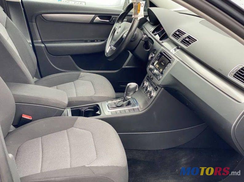 2012' Volkswagen Passat photo #2