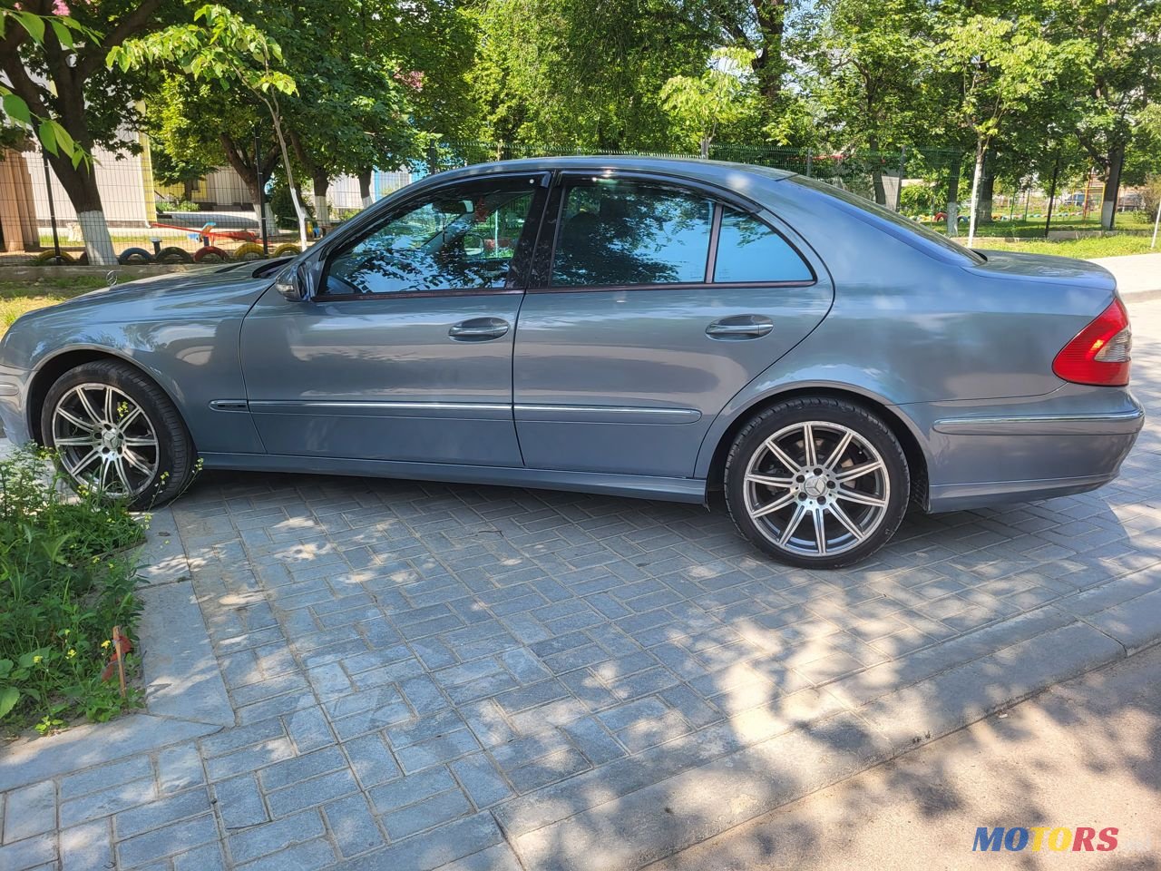 2004' Mercedes-Benz E Класс photo #3