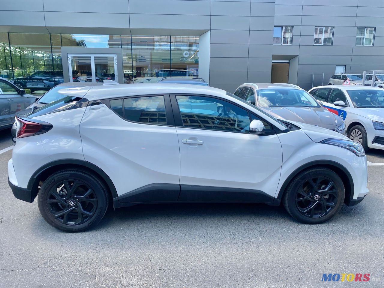 2023' Toyota C-HR photo #3