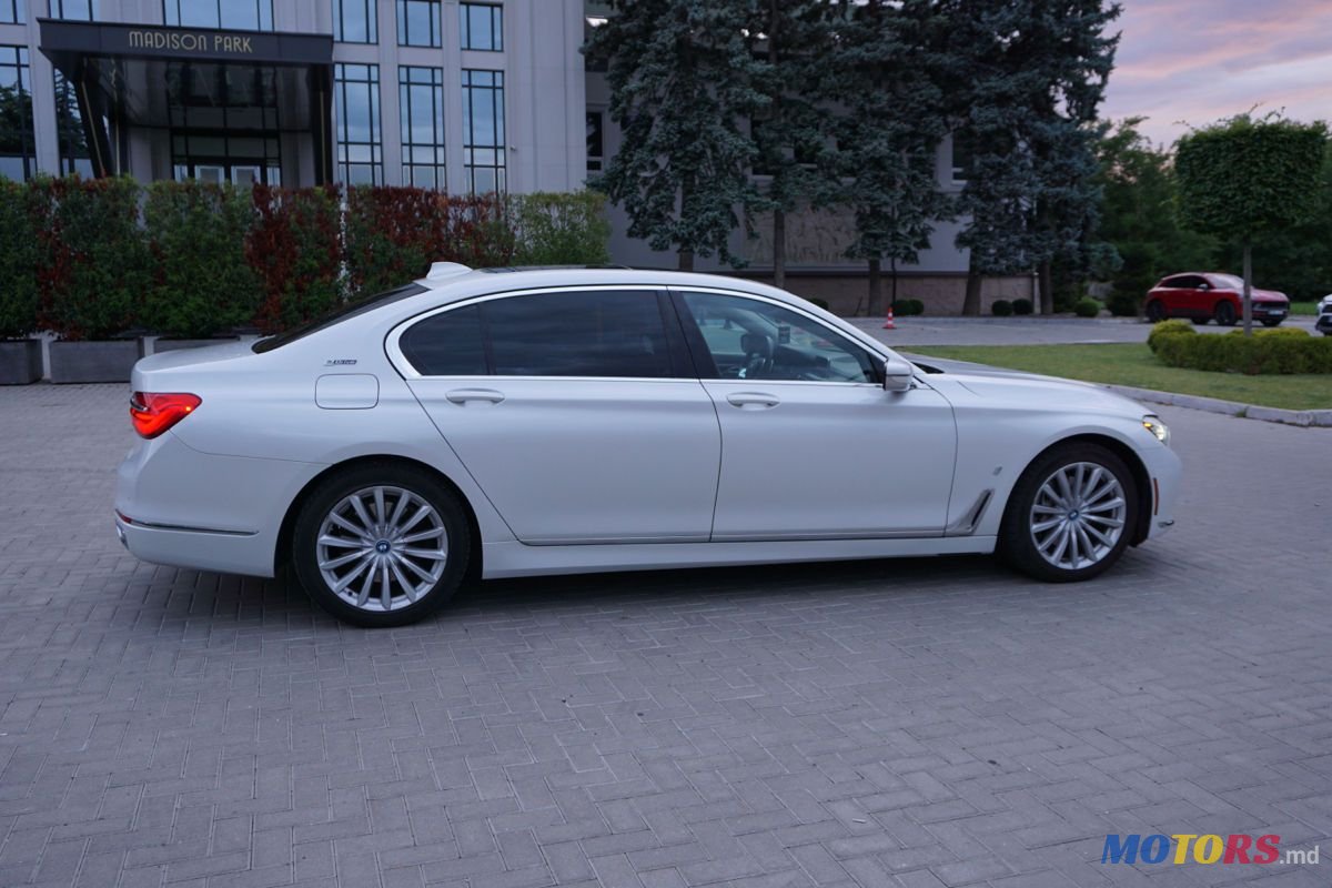 2018' BMW 7 Series photo #4