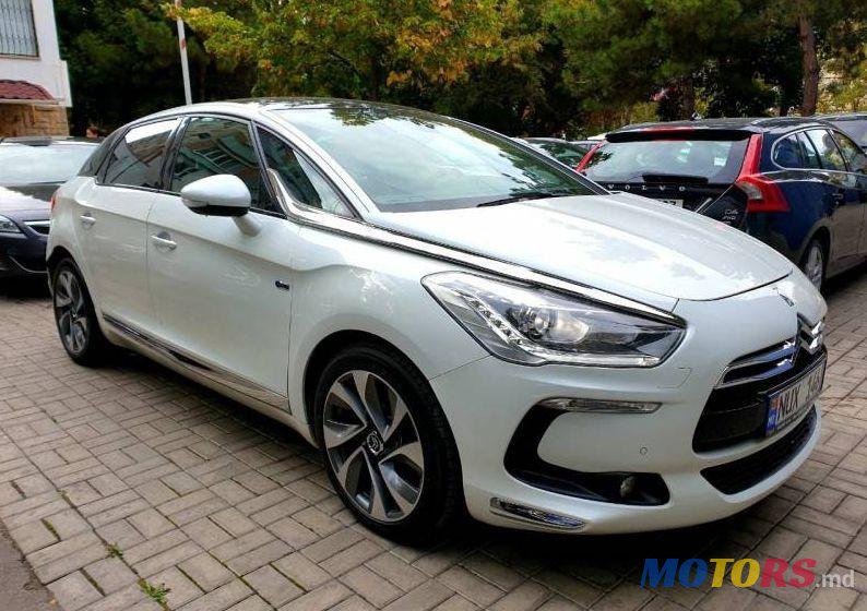 2012' Citroen DS5 photo #1
