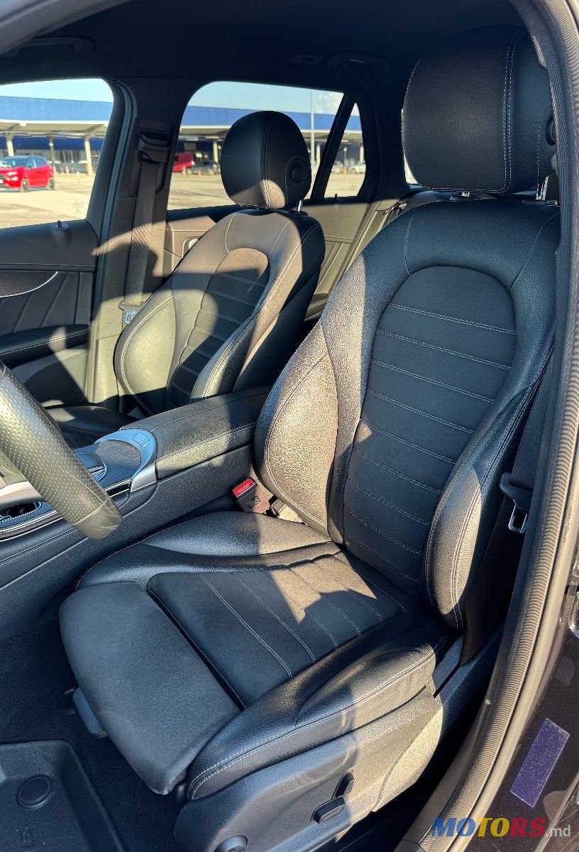 2020' Mercedes-Benz GLC photo #6