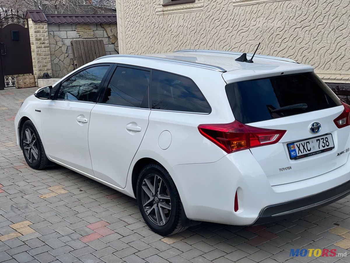 2015' Toyota Auris photo #2