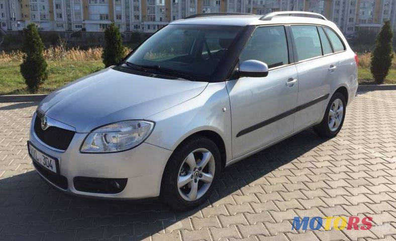 2009' Skoda Fabia photo #2